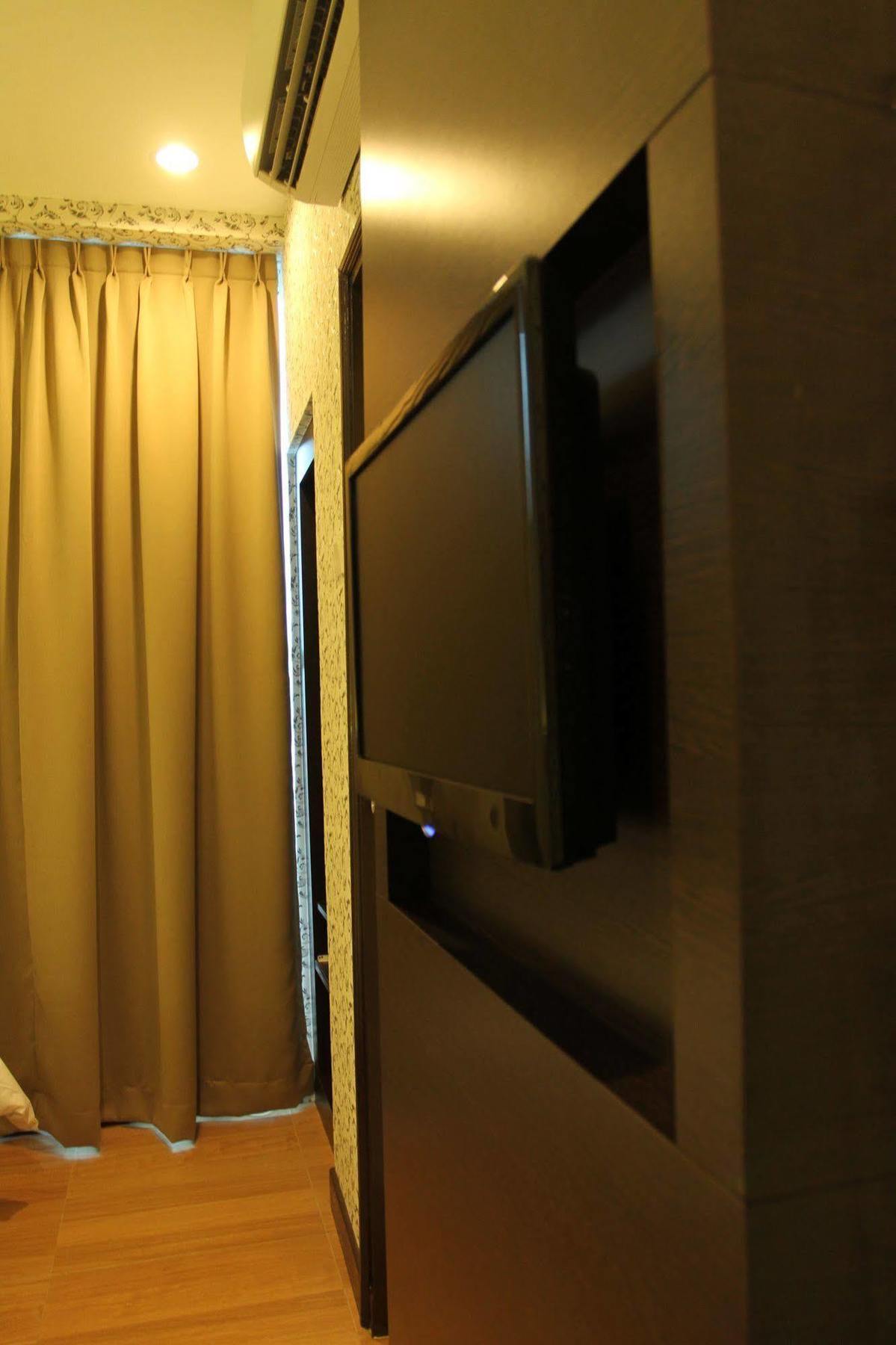 Oyo 1201 Wf Hotel Johor Bahru Bagian luar foto