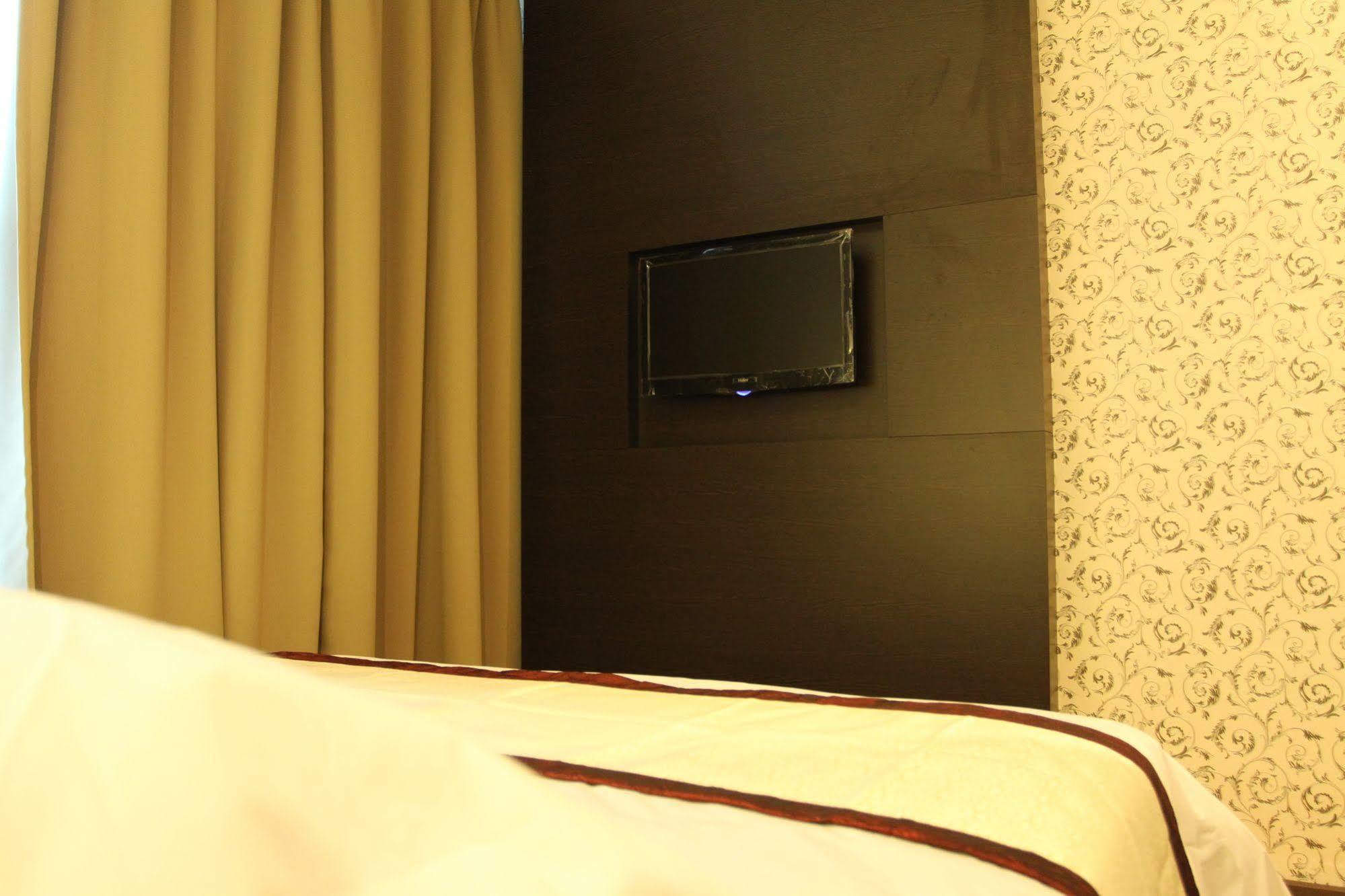 Oyo 1201 Wf Hotel Johor Bahru Bagian luar foto