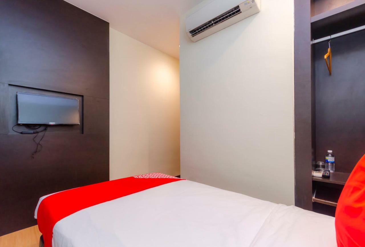 Oyo 1201 Wf Hotel Johor Bahru Bagian luar foto